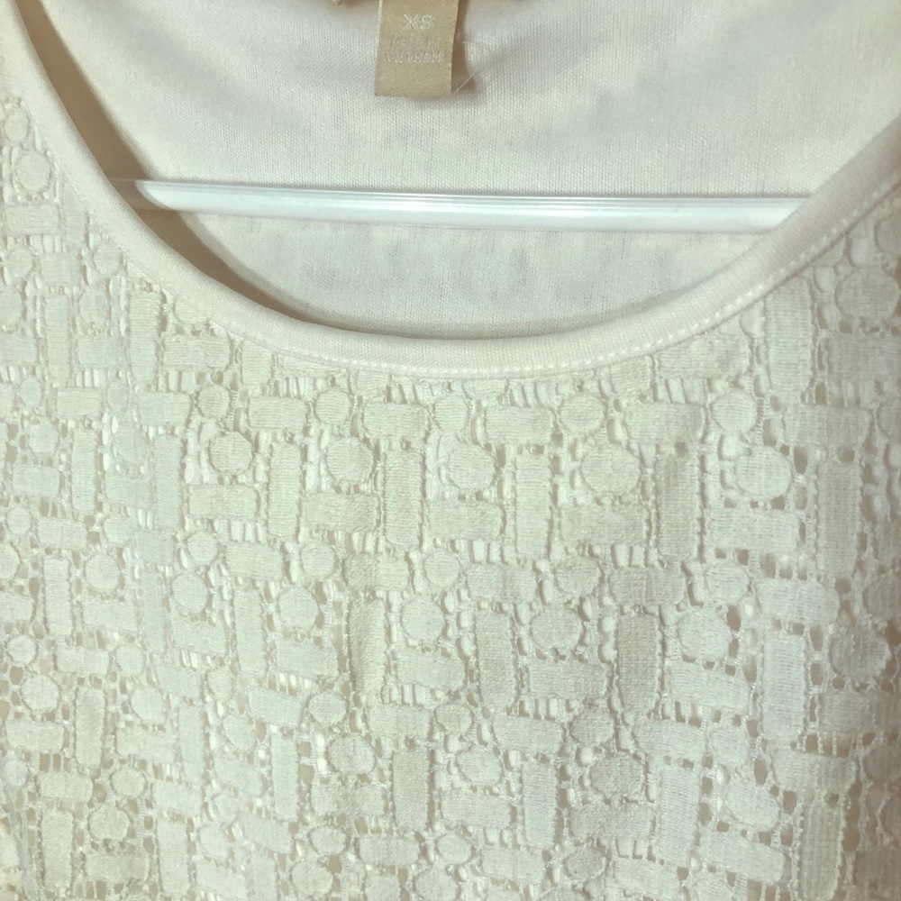 Banana Republic white unique knit design top!